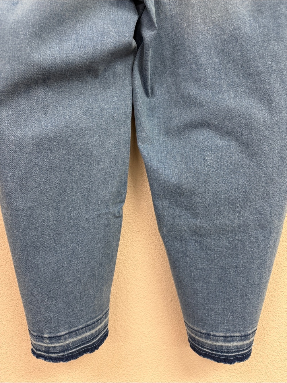 Denim&Co Indigo Easy Stretch Tapered Ankle Jean Women’s Size 16 Petite NWT QVC - Picture 8 of 12